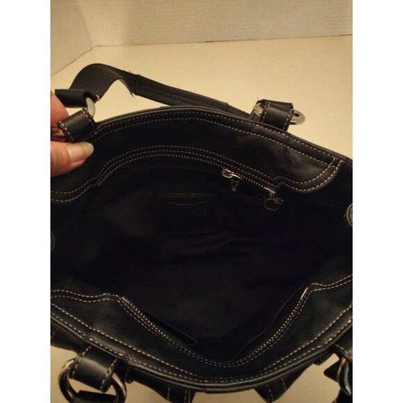 Authentic Coach black leather 8" x 13" shoulder bag - Picture 9 of 12